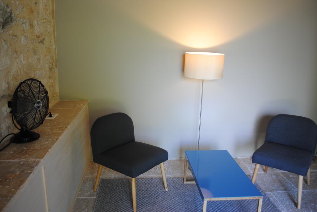 Les Foucauds Hotel Saint-Quentin-de-Caplong Стая снимка