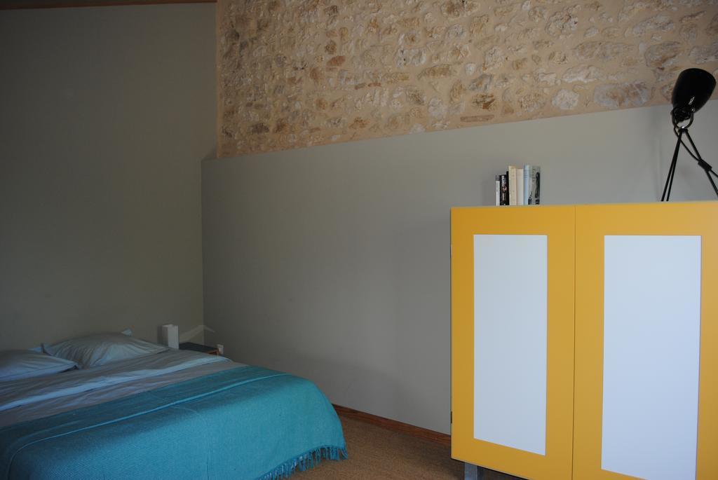 Les Foucauds Hotel Saint-Quentin-de-Caplong Стая снимка