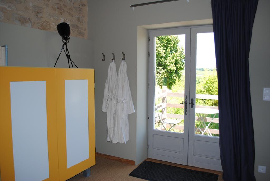 Les Foucauds Hotel Saint-Quentin-de-Caplong Стая снимка