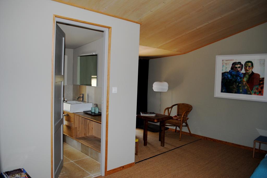Les Foucauds Hotel Saint-Quentin-de-Caplong Стая снимка