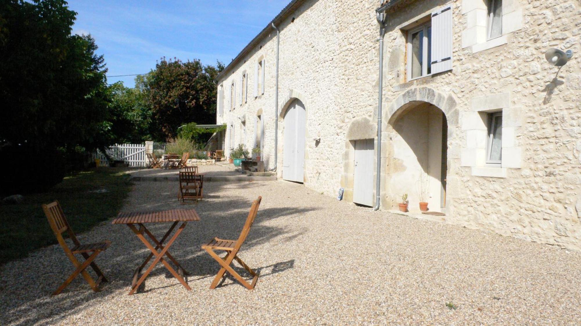 Les Foucauds Hotel Saint-Quentin-de-Caplong Екстериор снимка