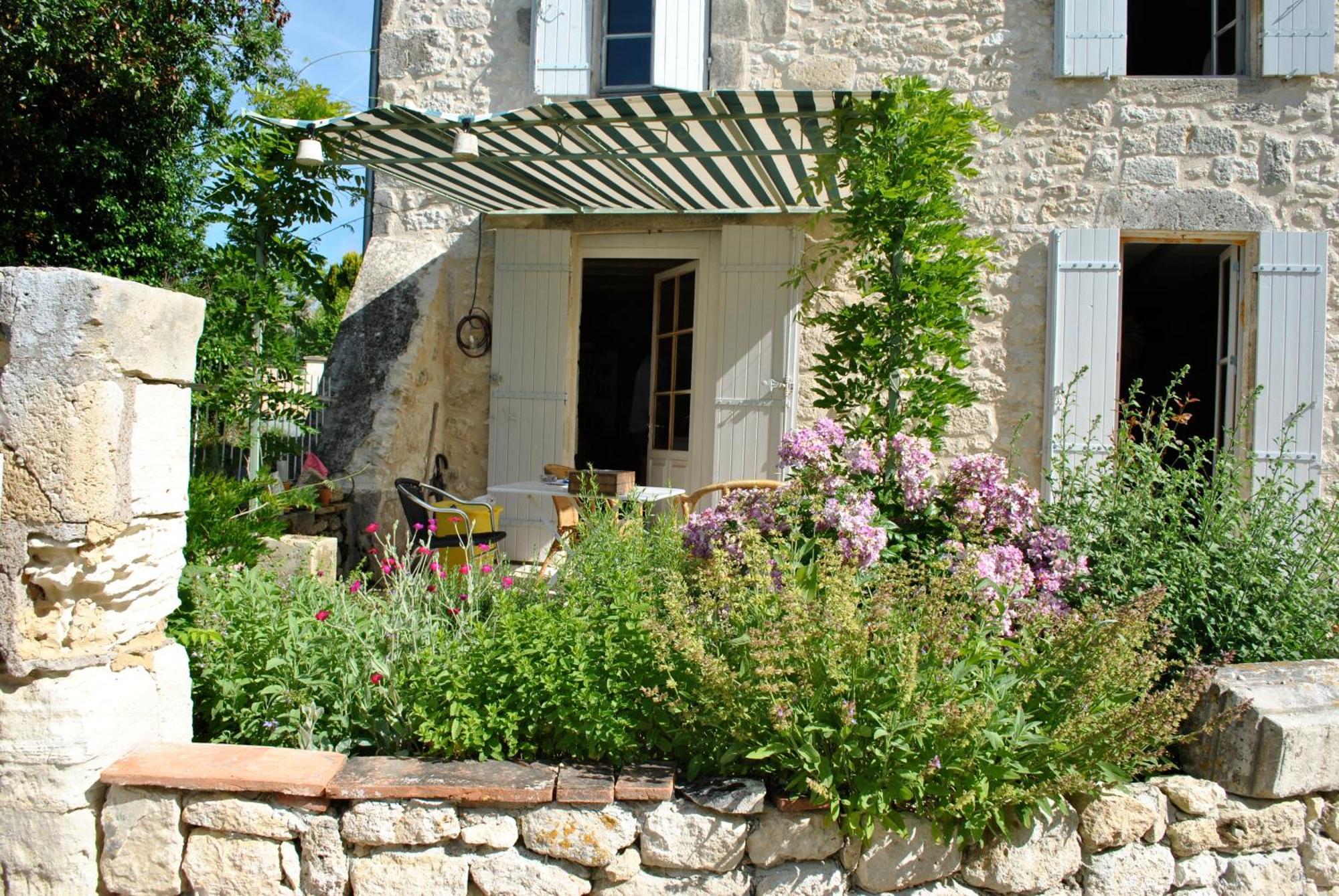 Les Foucauds Hotel Saint-Quentin-de-Caplong Екстериор снимка