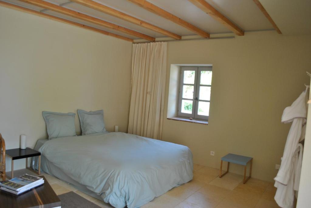 Les Foucauds Hotel Saint-Quentin-de-Caplong Стая снимка