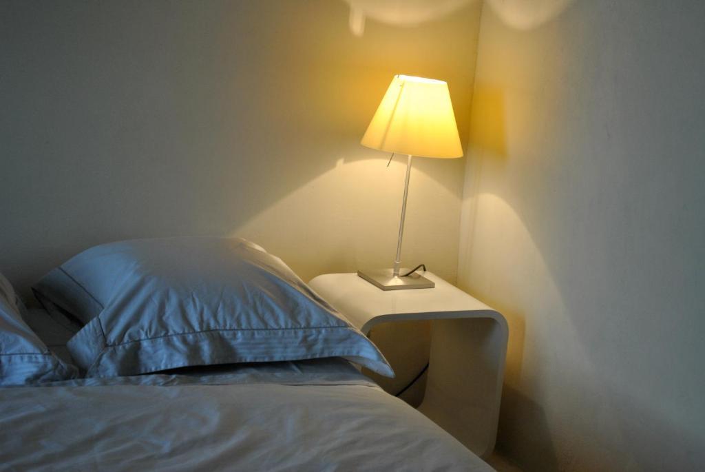 Les Foucauds Hotel Saint-Quentin-de-Caplong Стая снимка