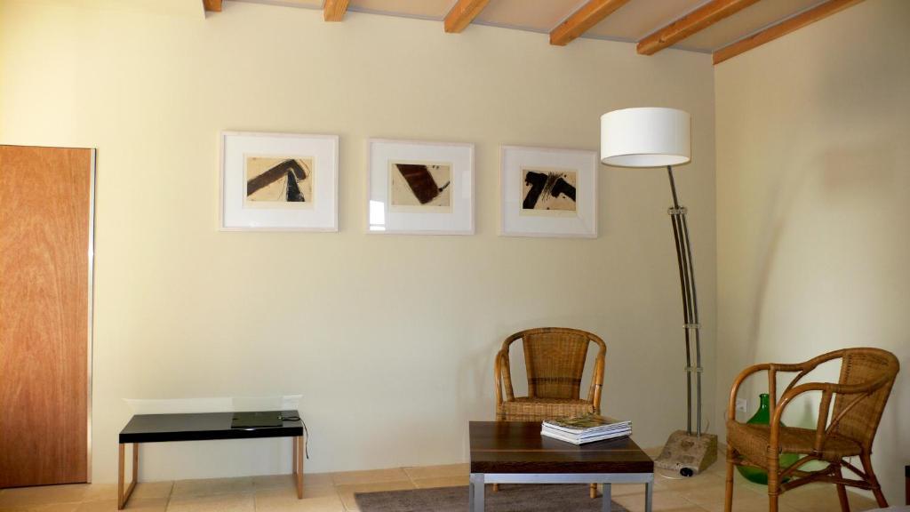 Les Foucauds Hotel Saint-Quentin-de-Caplong Стая снимка