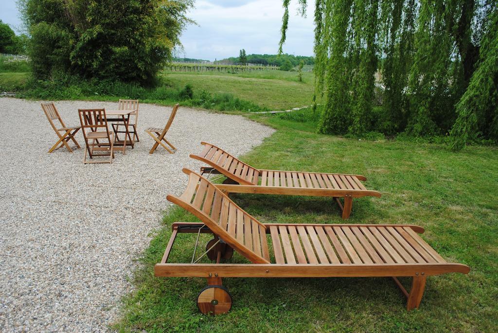 Les Foucauds Hotel Saint-Quentin-de-Caplong Стая снимка