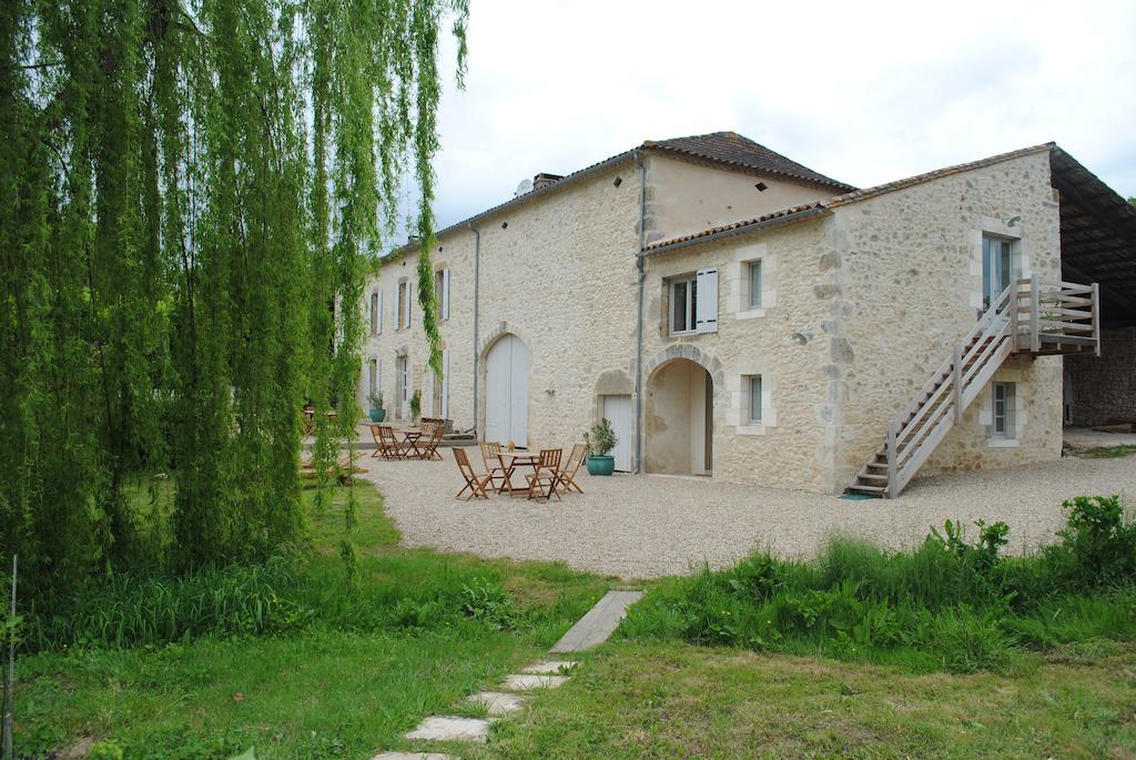 Les Foucauds Hotel Saint-Quentin-de-Caplong Стая снимка