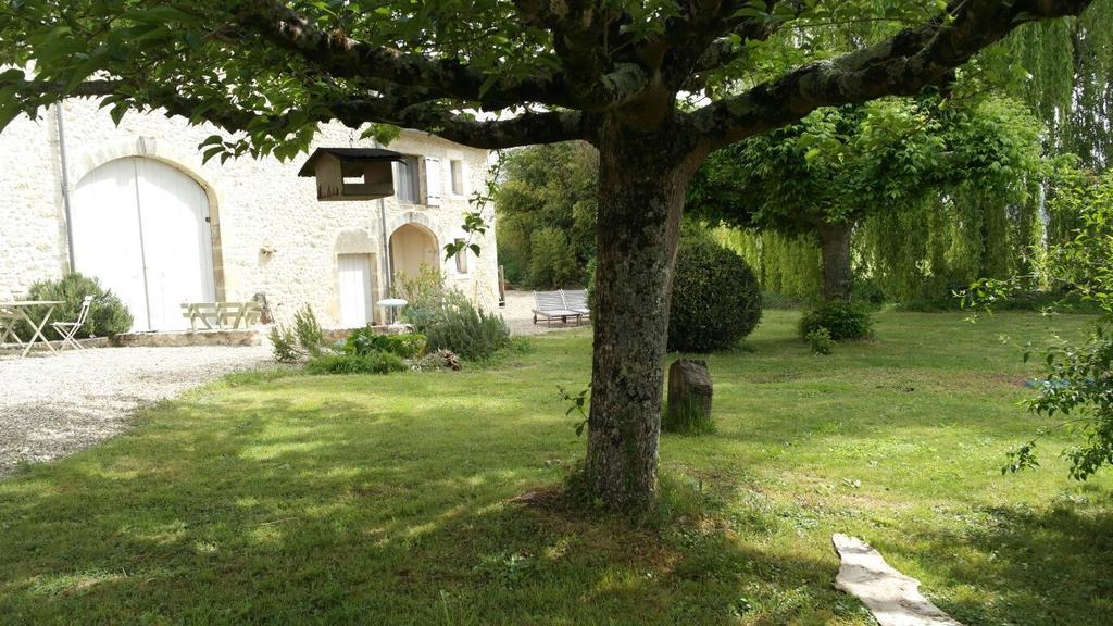 Les Foucauds Hotel Saint-Quentin-de-Caplong Екстериор снимка