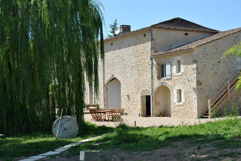 Les Foucauds Hotel Saint-Quentin-de-Caplong Екстериор снимка