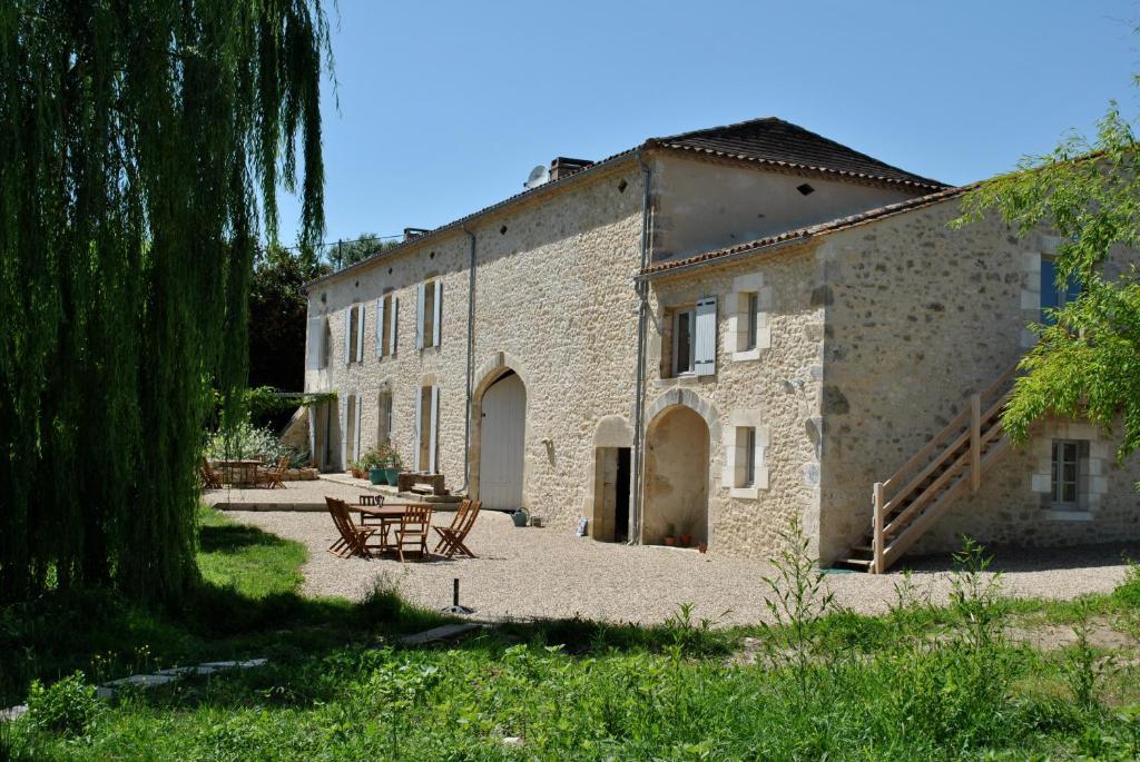Les Foucauds Hotel Saint-Quentin-de-Caplong Екстериор снимка