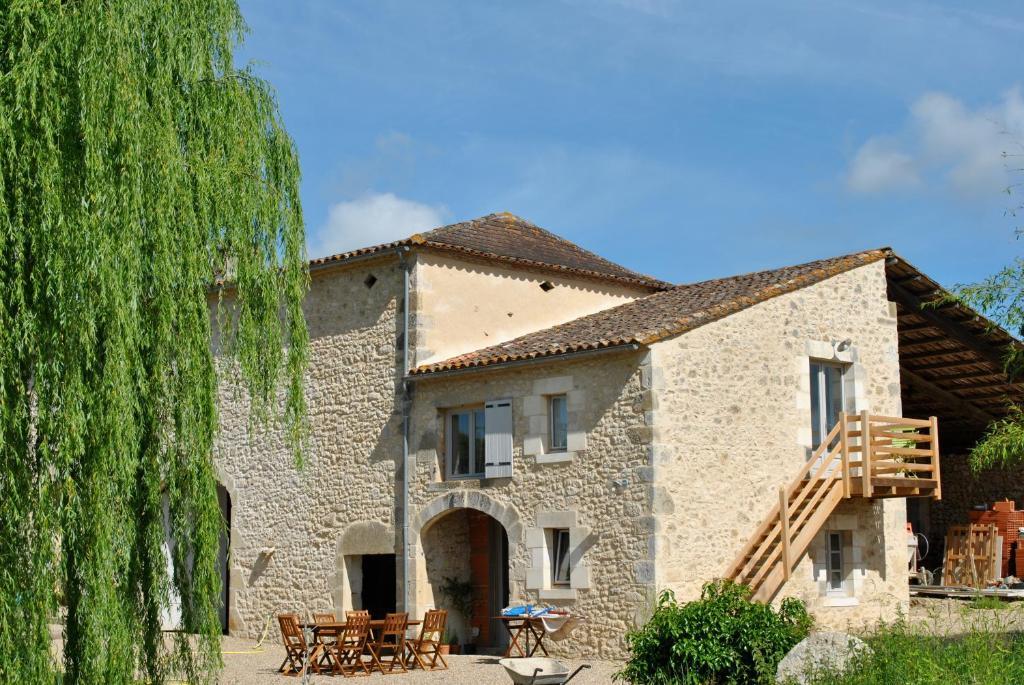 Les Foucauds Hotel Saint-Quentin-de-Caplong Екстериор снимка