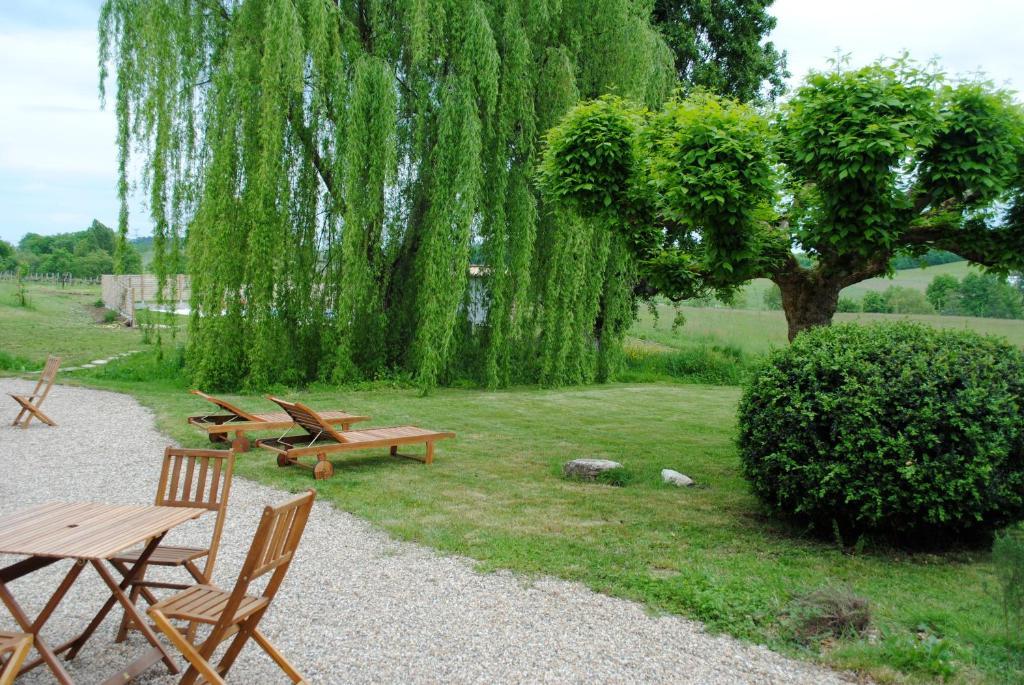 Les Foucauds Hotel Saint-Quentin-de-Caplong Екстериор снимка